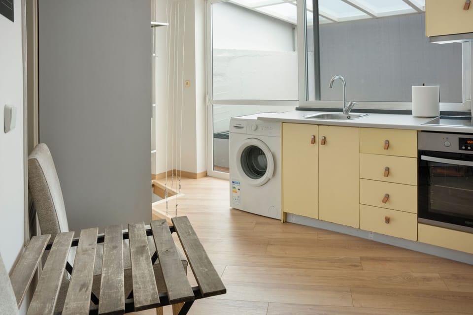 Central Athens apartment with Lycabettus views, balcony and rooftop access
