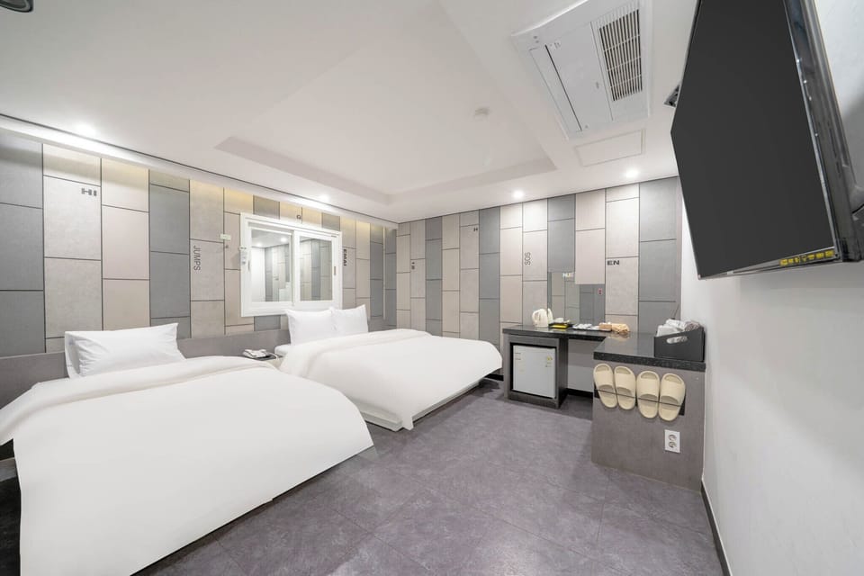 Twin | Free WiFi, bed sheets