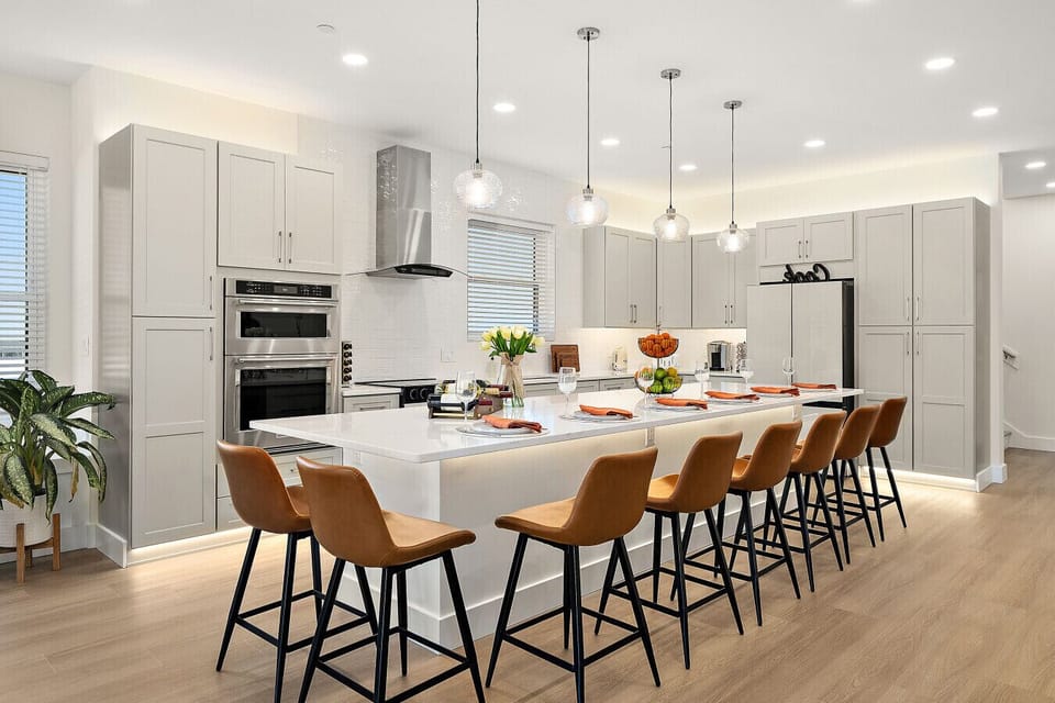 Kitchen & Dining Area