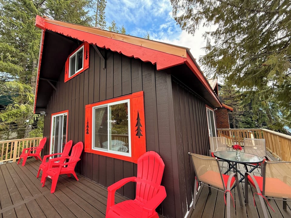 Balcony with grill on propane gas, dining table, chairs