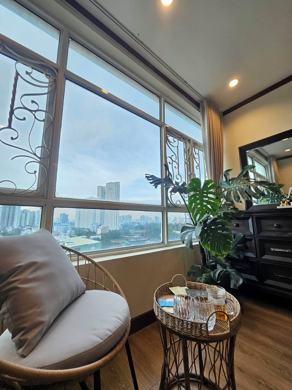 Classic Apartment, City View | Interior