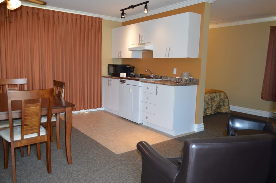 Studio, Kitchenette | Room amenity