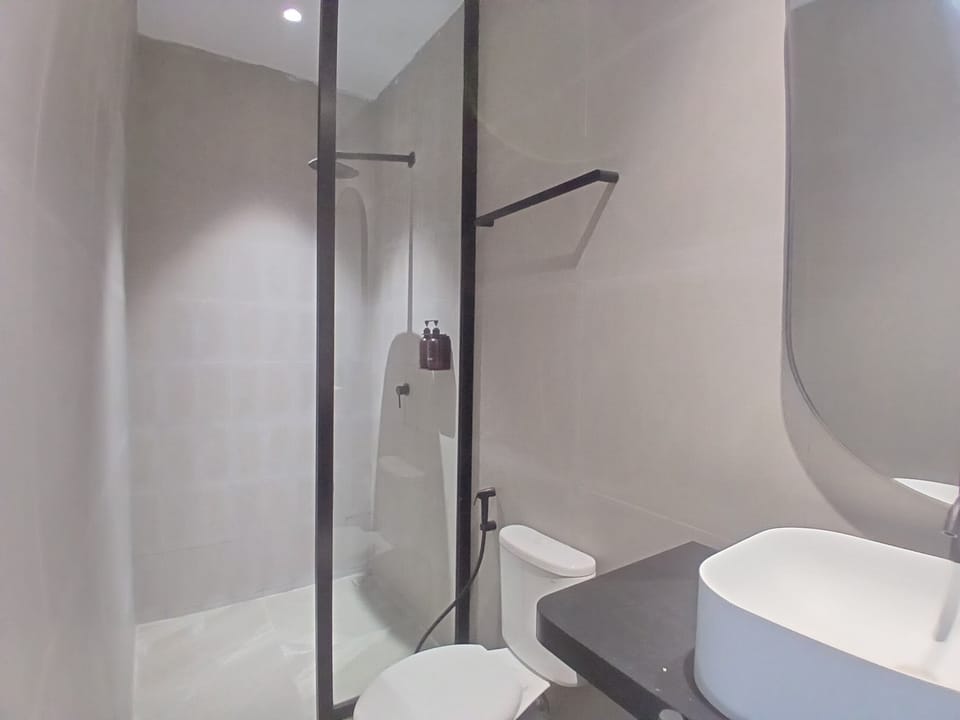 Junior Double Room, Balcony | Bathroom | Shower, free toiletries, bidet, towels