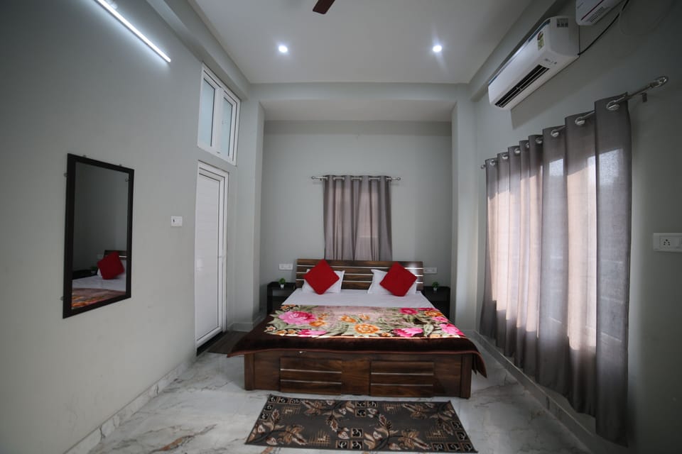 Premium bedding, WiFi (free), individually decorated, bed sheets