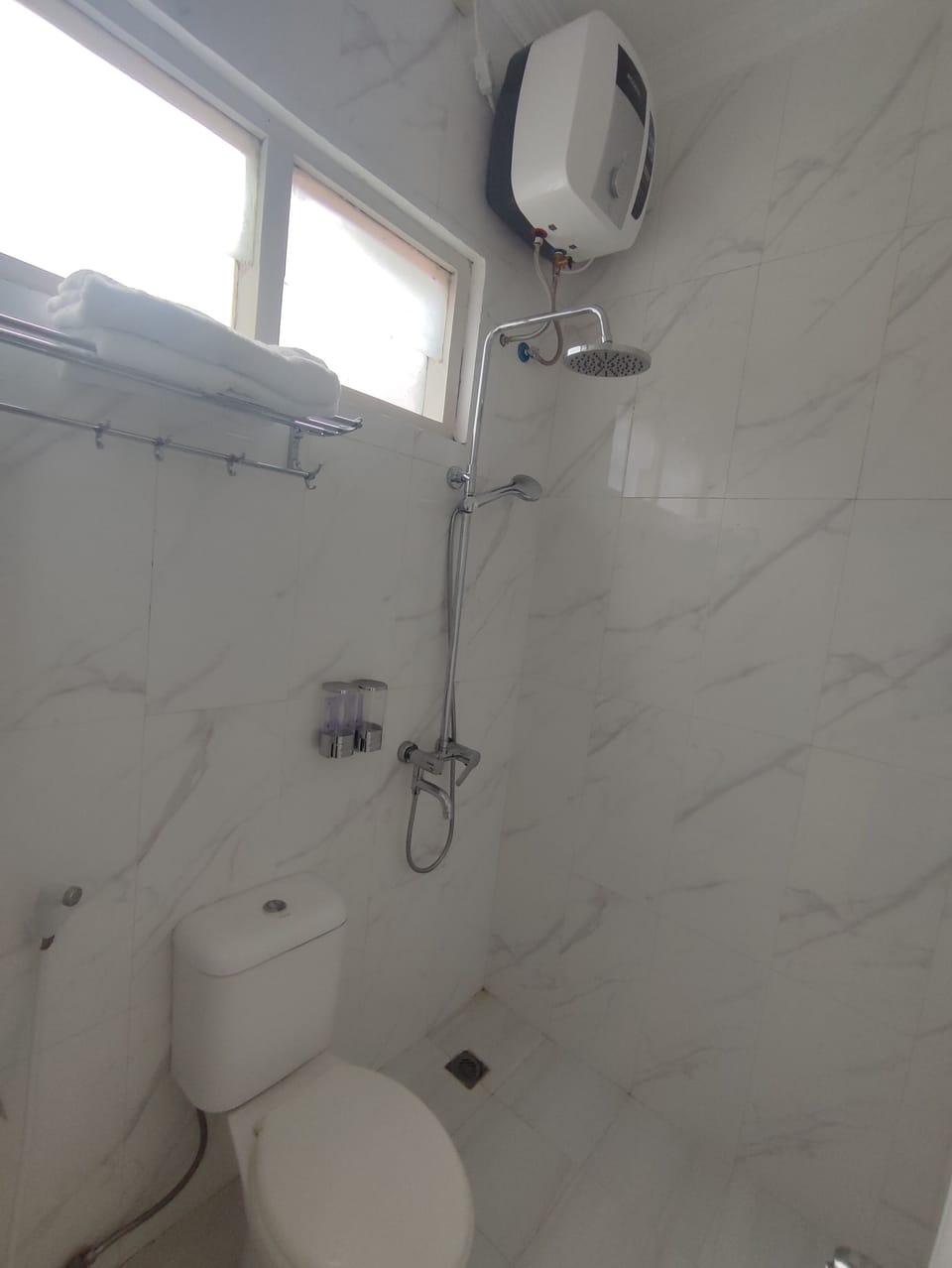 Standard Double Room | Bathroom | Shower, towels, soap, shampoo