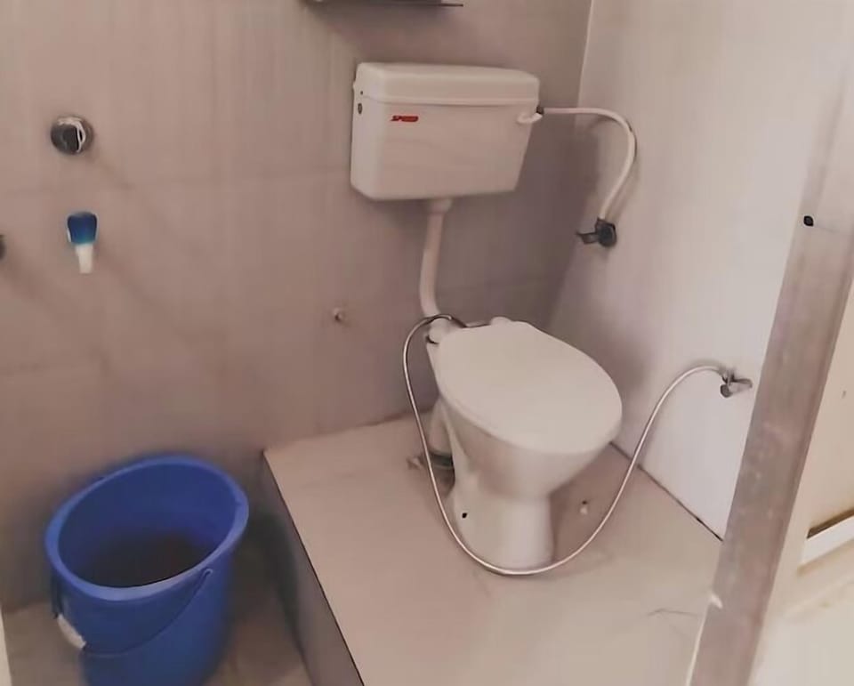 Standard Room | Bathroom | Shower, towels, soap, shampoo