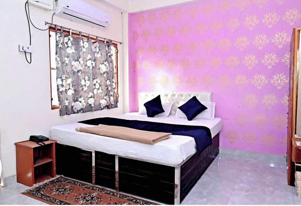 Deluxe Room | Desk, laptop workspace, free WiFi, bed sheets