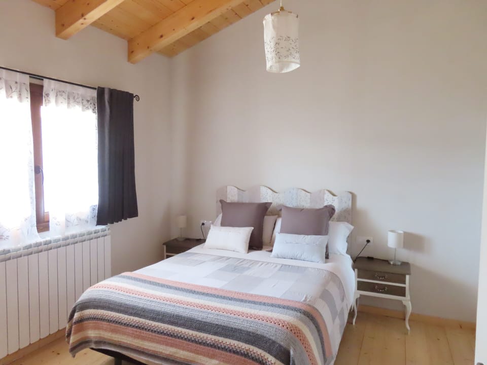 Standard Double Room, Mountain View | Desk, laptop workspace, soundproofing, free WiFi