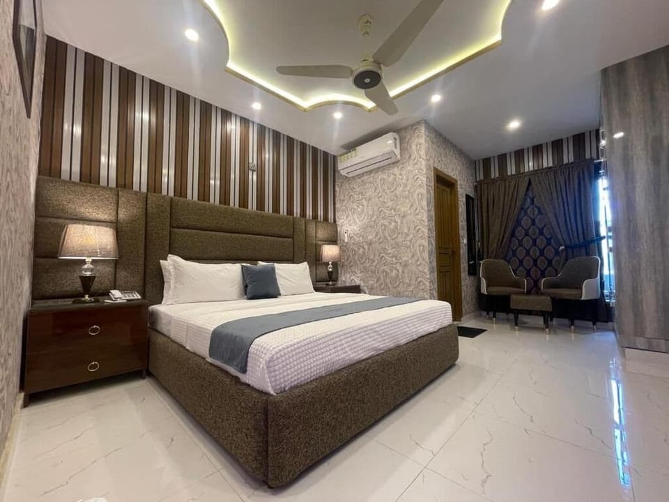 Deluxe Double Room | Premium bedding, Select Comfort beds, minibar, laptop workspace