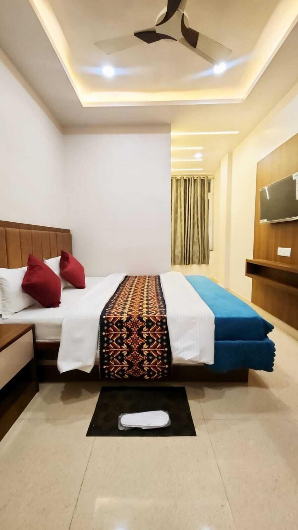 Hypo-allergenic bedding, desk, soundproofing, free WiFi