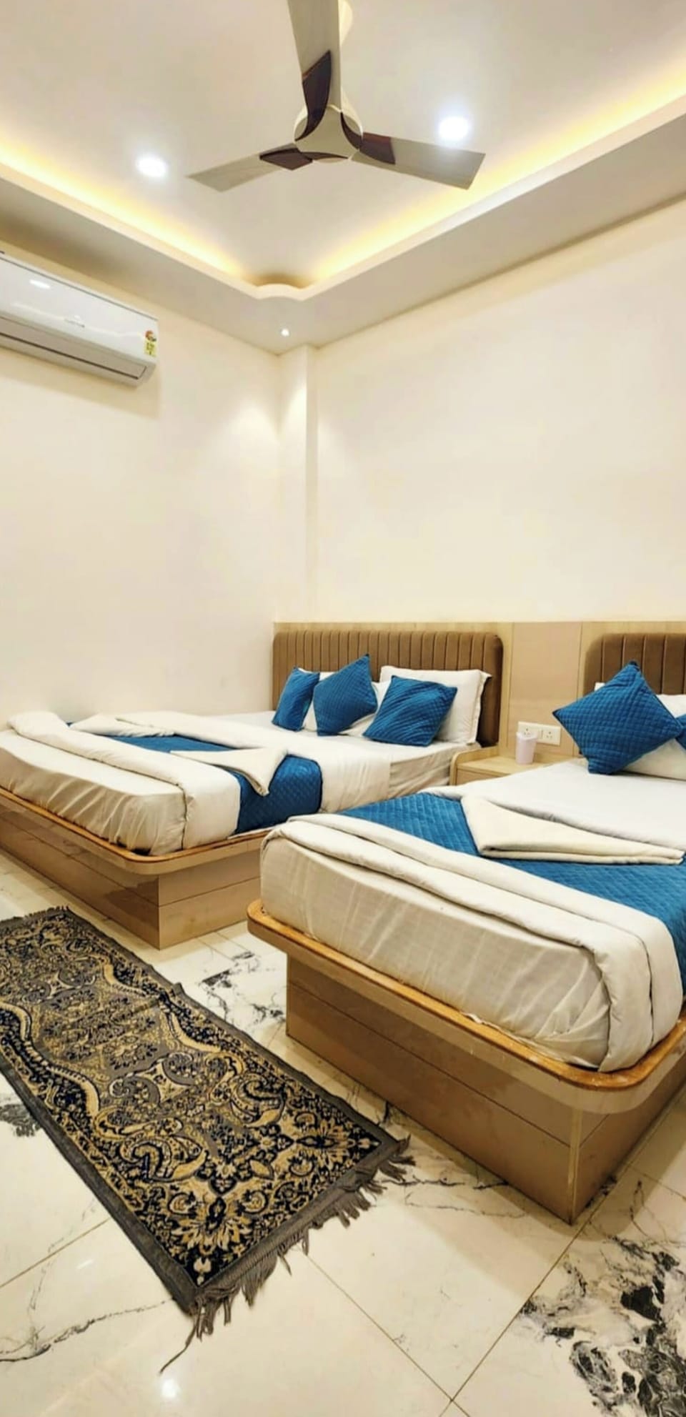 Deluxe Triple Room, Air conditioning | Hypo-allergenic bedding, desk, soundproofing, free WiFi