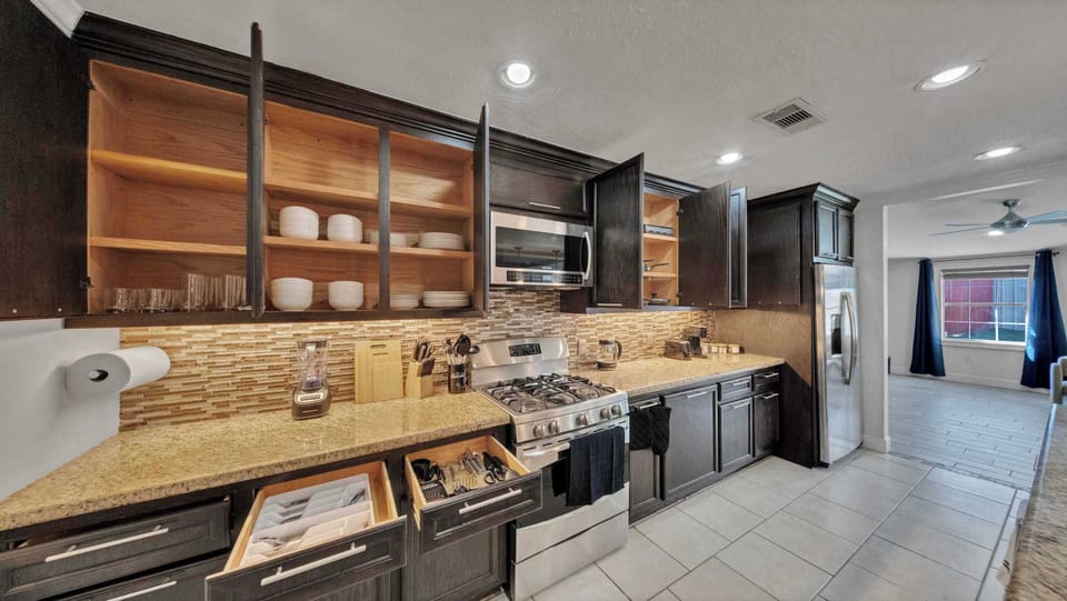 Fully equipped kitchen. Everything you need to enjoy cooking and comfort.