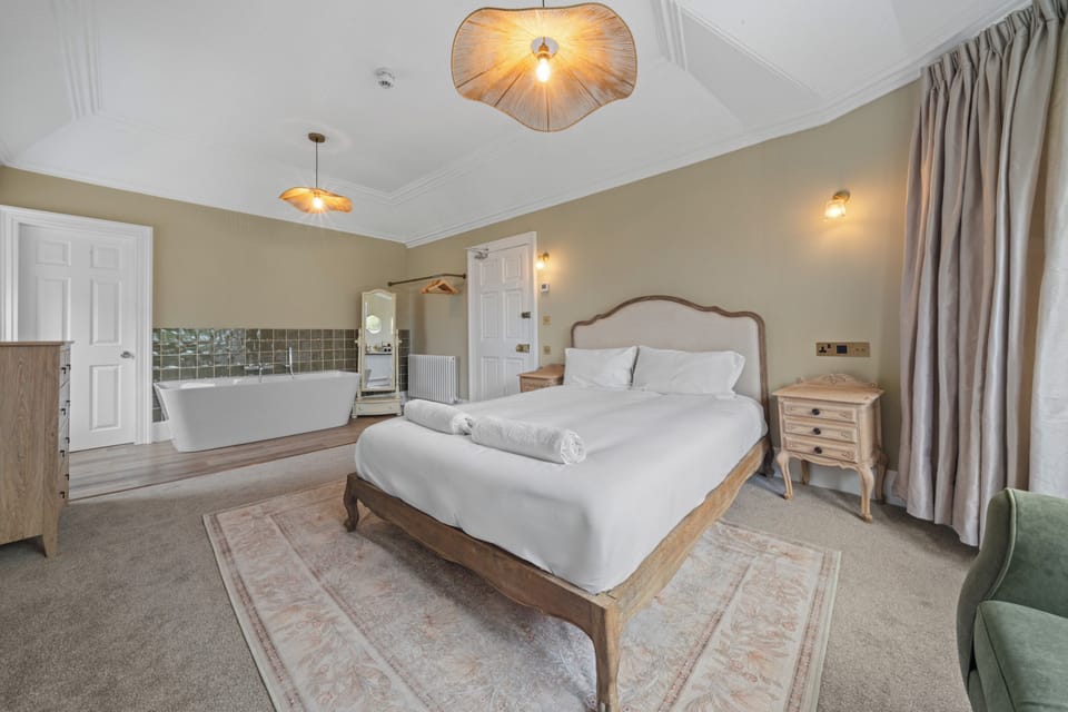Deluxe Double Room, Sea View (Mull) | Hypo-allergenic bedding, travel crib