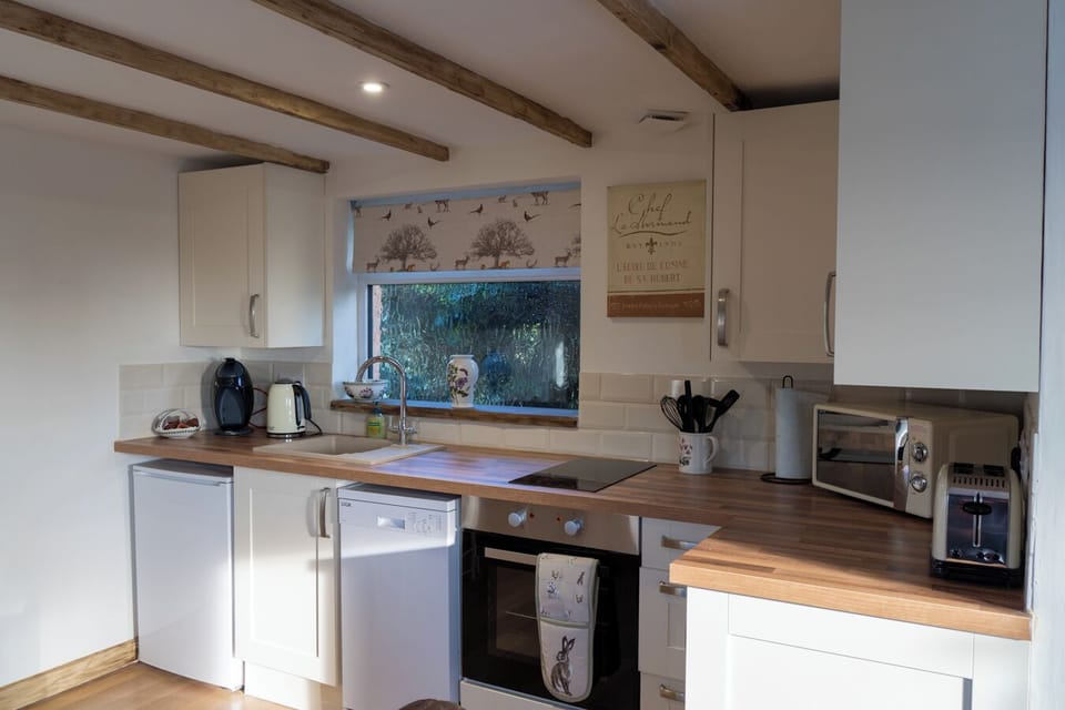 Cabin, 1 Bedroom | Private kitchen | Fridge, microwave, coffee/tea maker