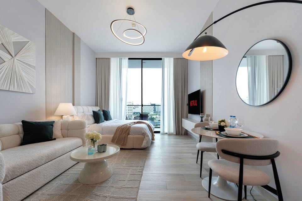 Luxury Studio, Courtyard View | Blackout drapes, iron/ironing board, free WiFi
