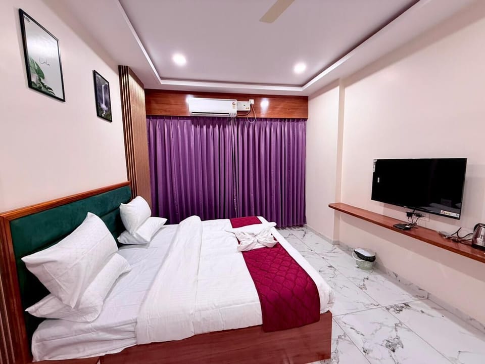 Deluxe Double Room, City View | Premium bedding, iron/ironing board, rollaway beds, free WiFi