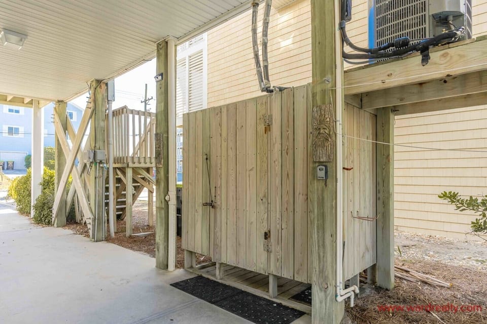 Outdoor Hot & Cold Shower