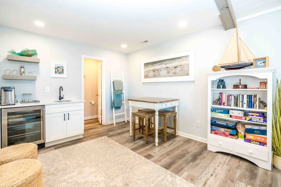 Additional Space & Wet Bar in Living Room