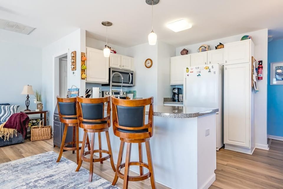 Kitchen with Eat-In Seating
