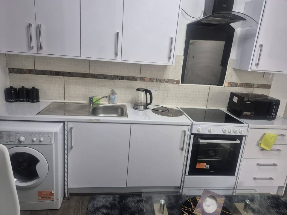 Apartment, 2 Bedrooms, Smoking | Private kitchen