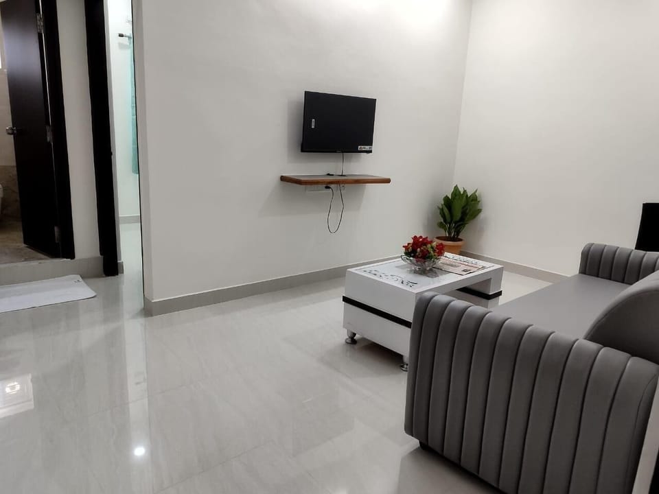 Apartment, 1 Bedroom, Balcony | Living area