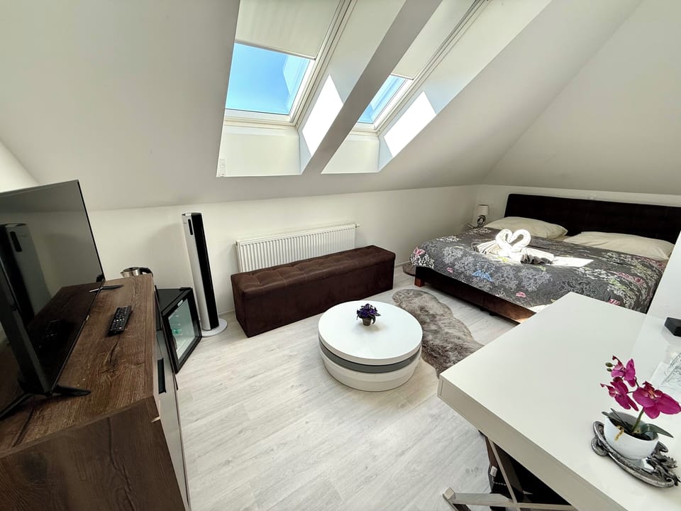 Deluxe Double Room | Free WiFi