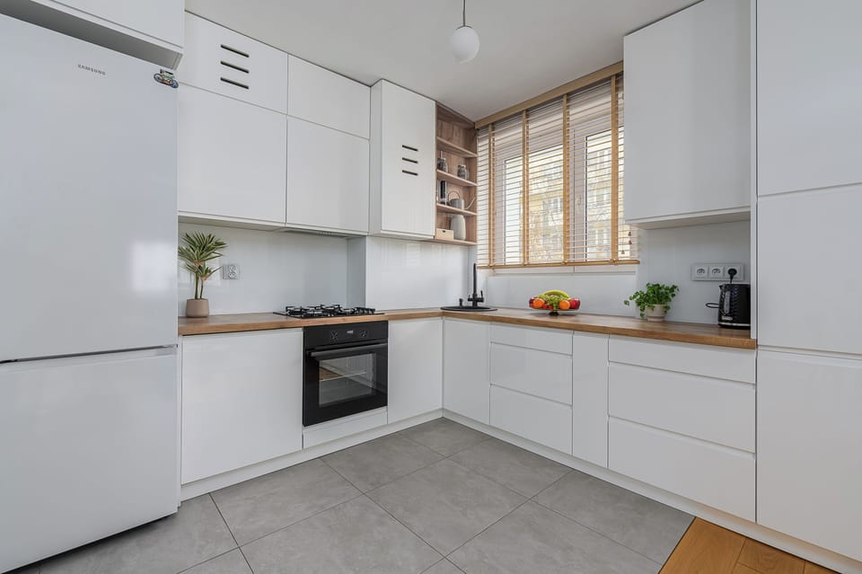 Comfort Apartment, Balcony, Courtyard View | Private kitchen | Full-size fridge, oven, stovetop, dishwasher