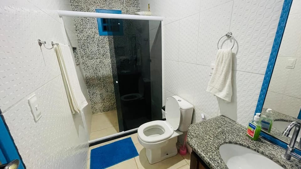 Superior Suite | Bathroom | Shower, free toiletries, towels, soap