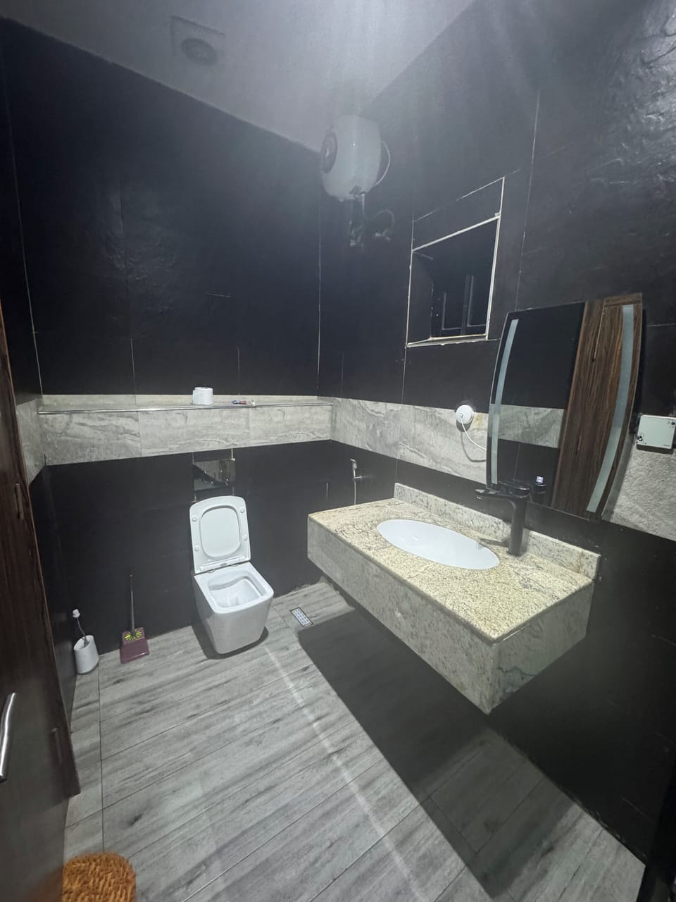 Towels, soap, shampoo, toilet paper