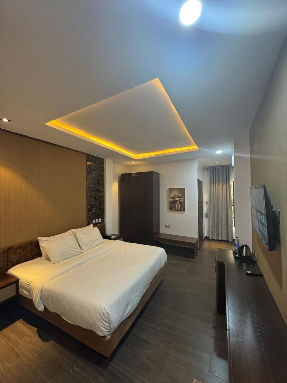 Deluxe Room | Desk, laptop workspace, free WiFi