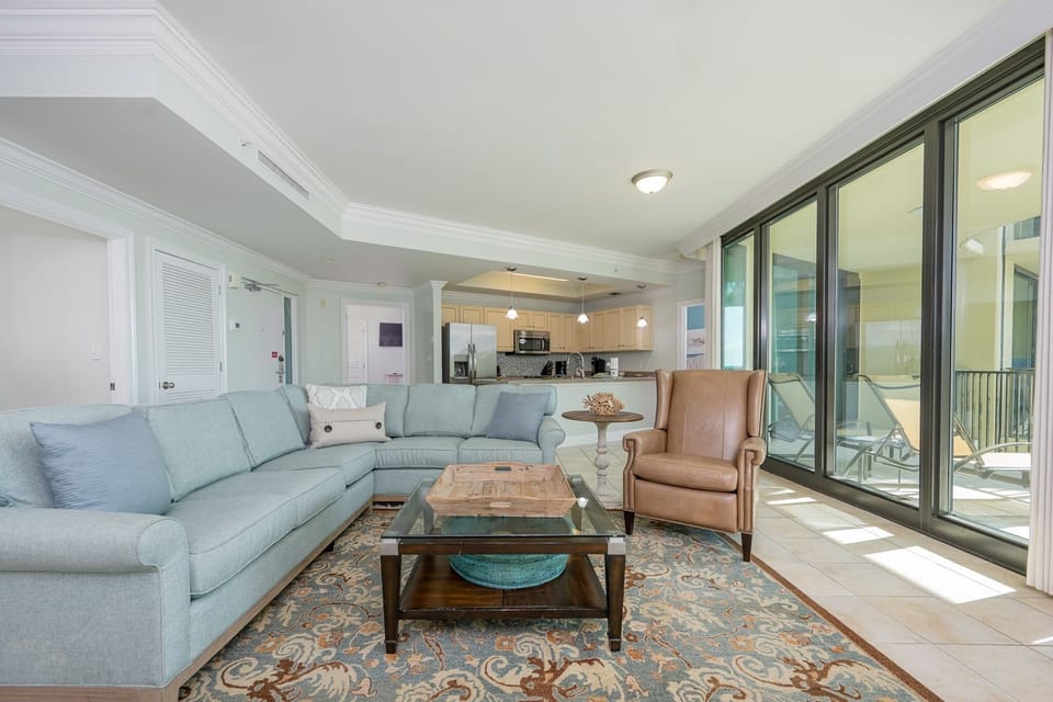 Condo, 2 Bedrooms | Living area
