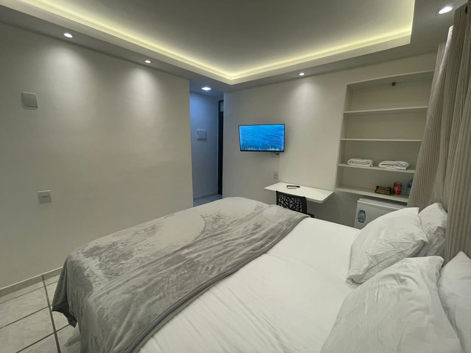 Executive Double Room Single Use | Free WiFi, bed sheets