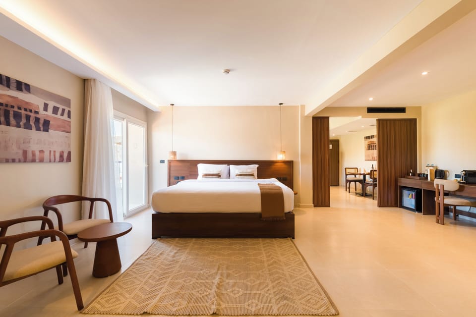 Royal Suite, Sea View | In-room safe, desk, blackout drapes, soundproofing