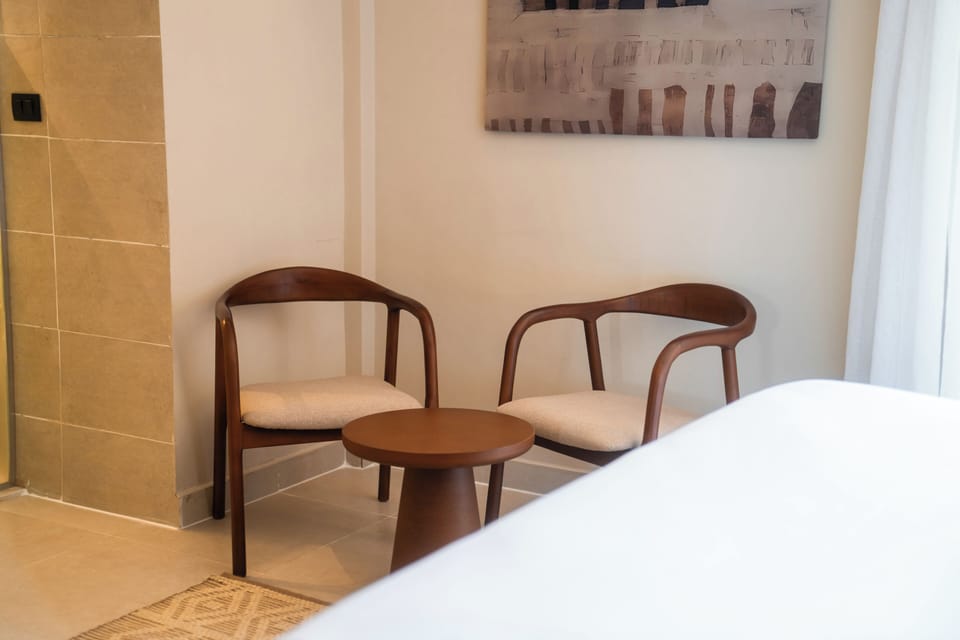 Royal Suite, Sea View | In-room safe, desk, blackout drapes, soundproofing
