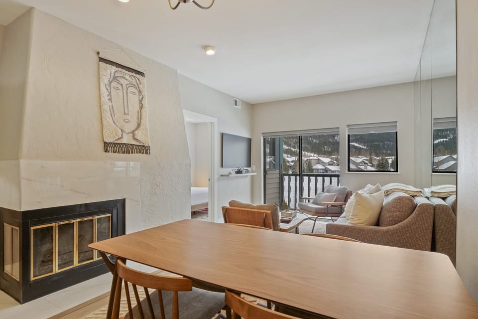 Indoors, Furniture, Living Room, Table, Home Decor