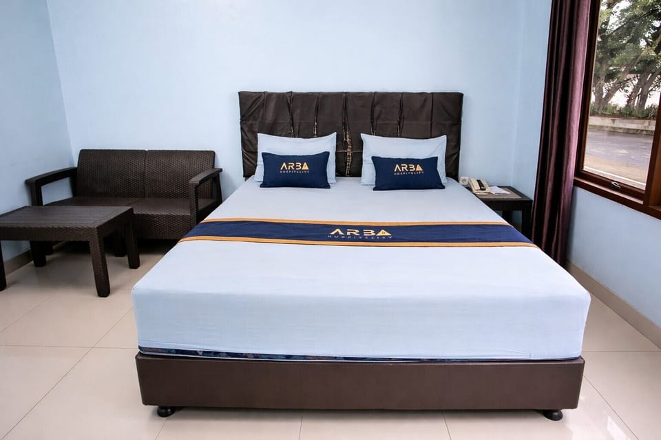 Deluxe Double Room | Desk, bed sheets