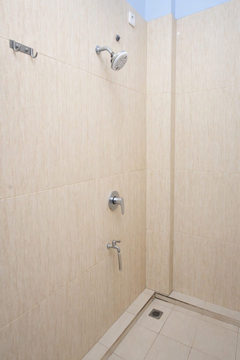 Deluxe Double Room | Bathroom | Shower, towels, soap