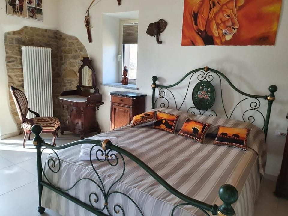 Blackout drapes, iron/ironing board, free WiFi