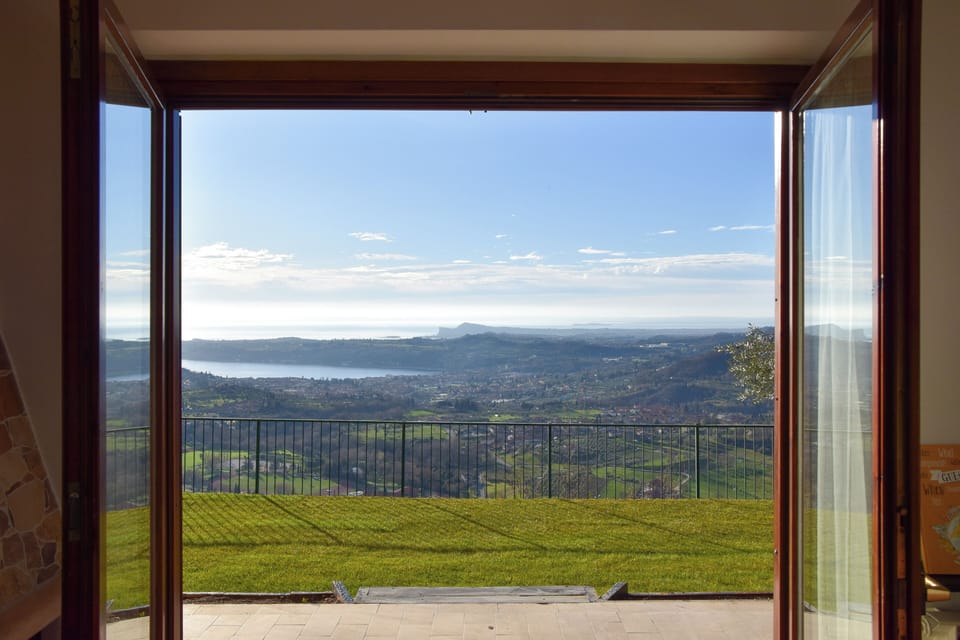 Apartment, 2 Bedrooms, Patio, Lake View | Interior