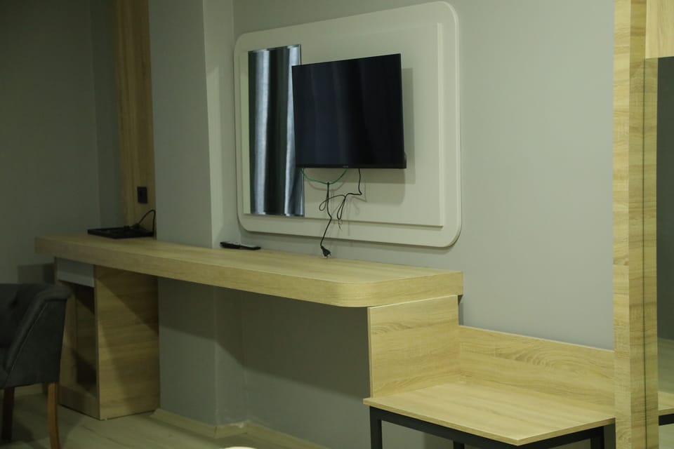 Deluxe Double Room, Mountain View | Premium bedding, in-room safe, desk, laptop workspace