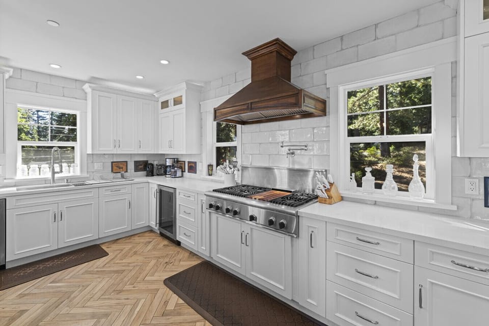 Kitchen | Gas Range & Vent Hood | Double Oven & Stainless Steel Appliances