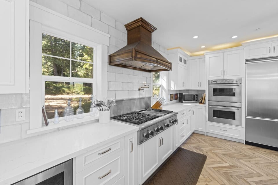 Kitchen | Gas Range & Vent Hood | Double Oven & Stainless Steel Appliances