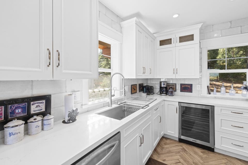 Kitchen | Gas Range & Vent Hood | Double Oven & Stainless Steel Appliances