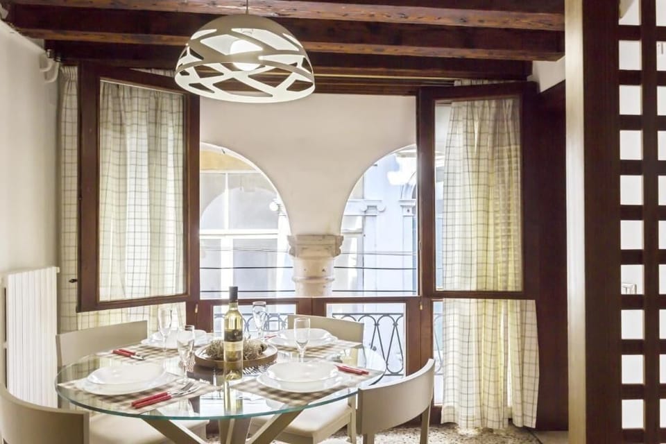 Superior Apartment, Canal View | Dining