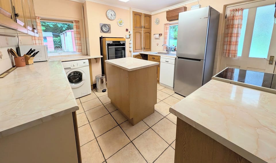 Dishwasher, cookware/dishes/utensils