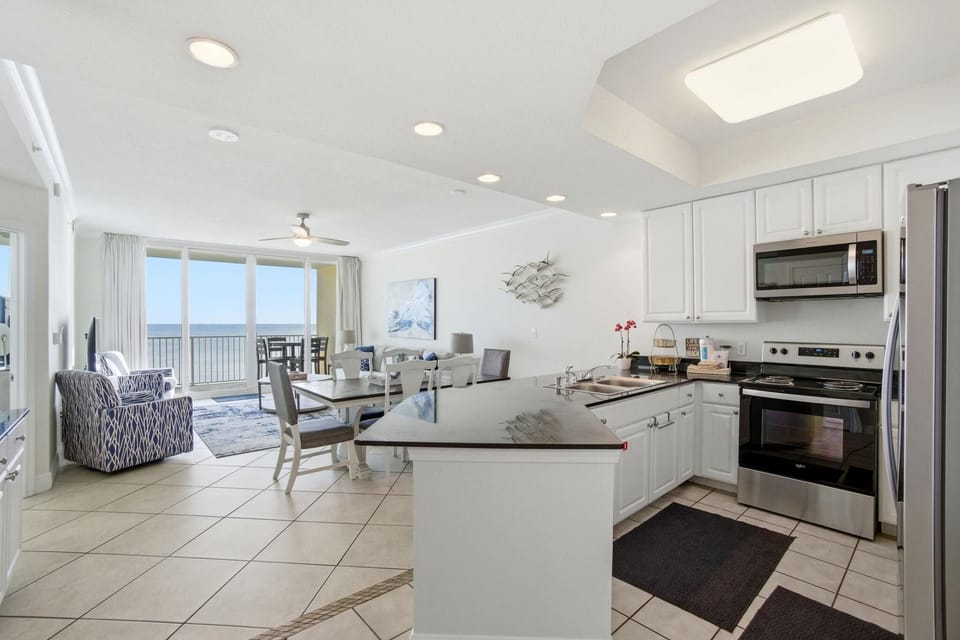 Condo, Multiple Beds (San Carlos 805) | Private kitchen | Oven, toaster