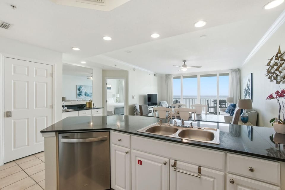 Condo, Multiple Beds (San Carlos 805) | Private kitchen | Oven, toaster