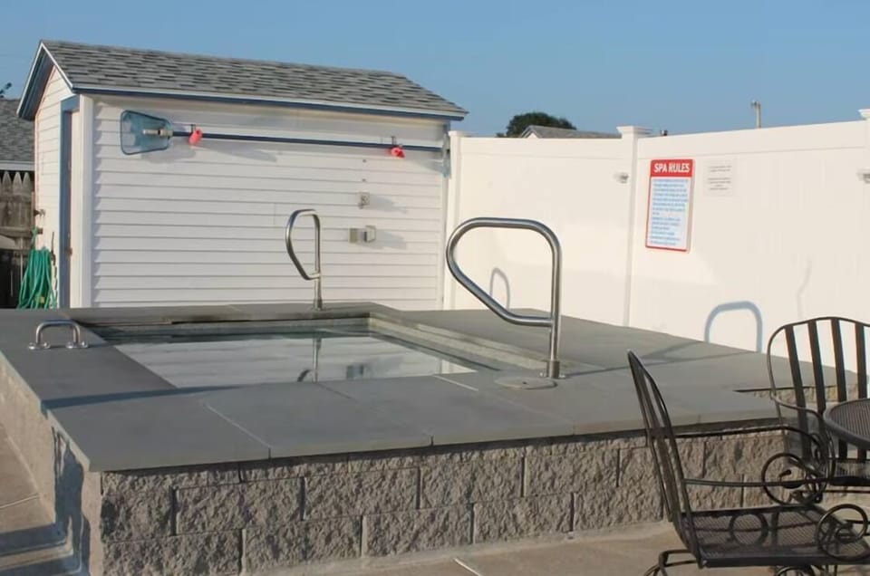 Seasonal hot tub
