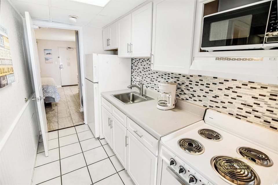 Our minimalist kitchen is fully equipped with an electric range, microwave, and refrigerator, allowing you to easily prepare family meals or beachside snacks.