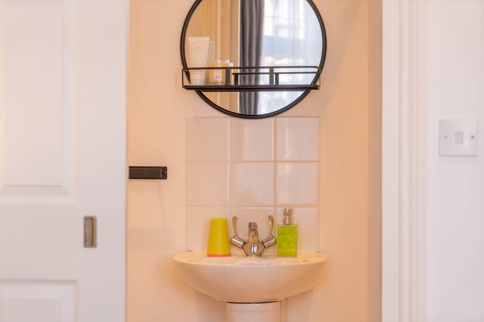 Huge en-suite shower room